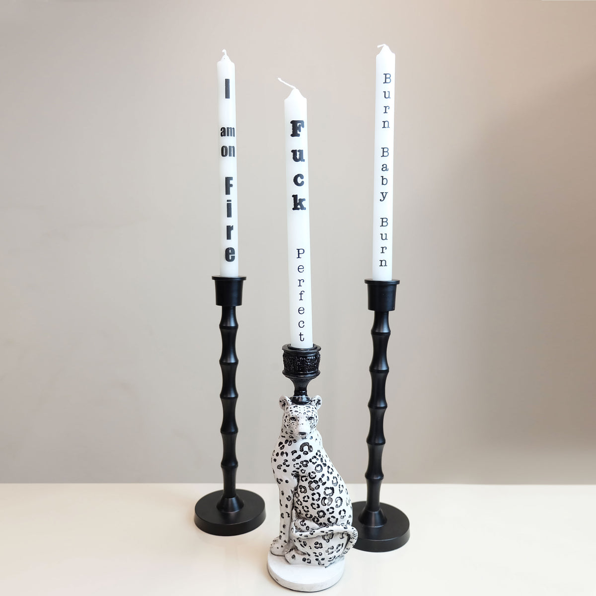 Confezione di tre candele con scritta